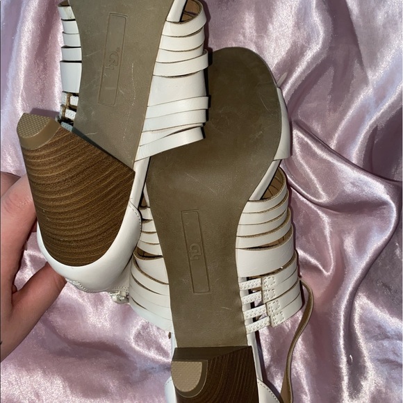 White shoes - Picture 2 of 9